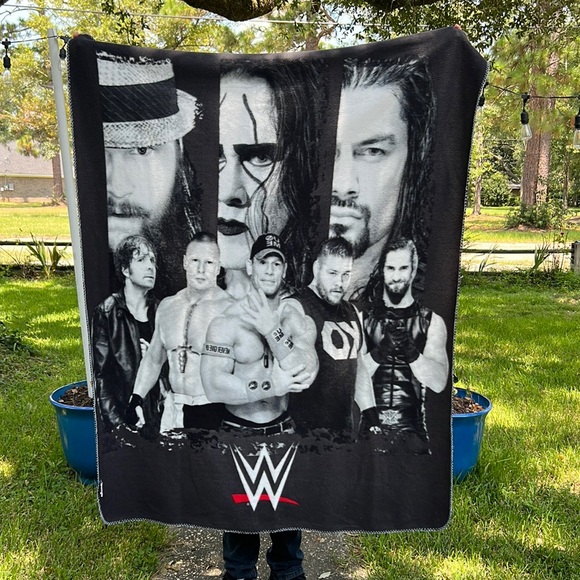 WWE All Stars Fleece Throw 50x60  WE0621 Silver Buffalo Blanket - Picture 1 of 8